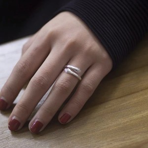 Simple And Romantic Two Hands Embrace Ring For Men And Women SIlver
