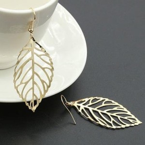 Fashion Simple Metal Leaf Earrings Golden