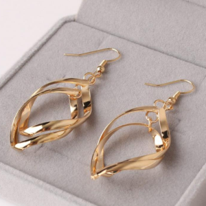 Temperament Popular Shiny Exquisite Super Twisted Earrings Gold