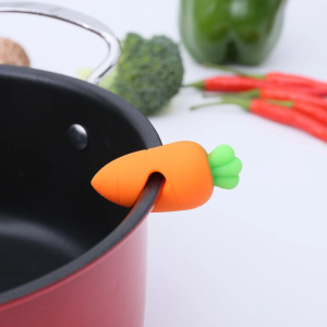 Silicone Heat Resistant Splash Proof Pot Lid Holder Carrot Design