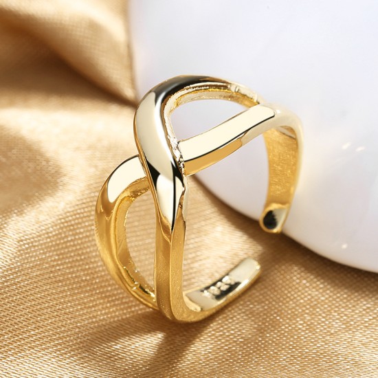 Minimalist Smooth Cross Opening Female Ring Golden